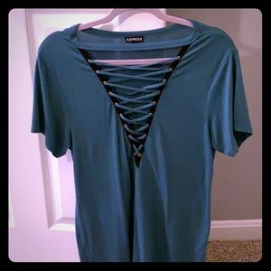 Express t-shirt - seep v with lace up front